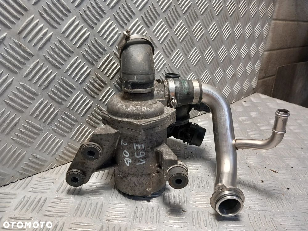 BMW E90 POMPA WODY 7586928 - 2