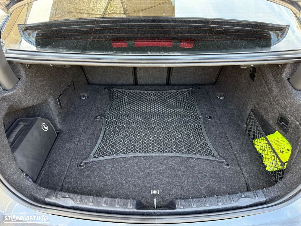 BMW 330 e iPerformance Line Sport - 26
