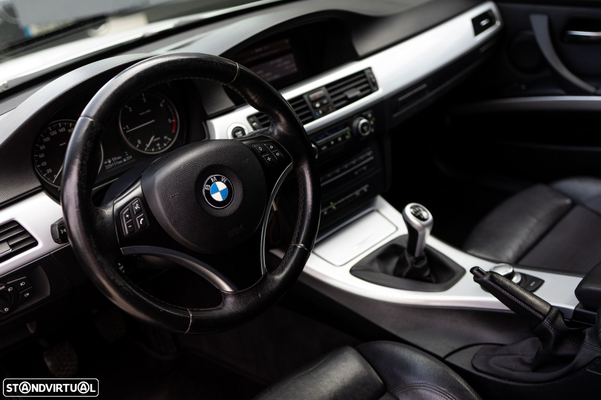BMW 318 d Touring Navigation Sport - 31