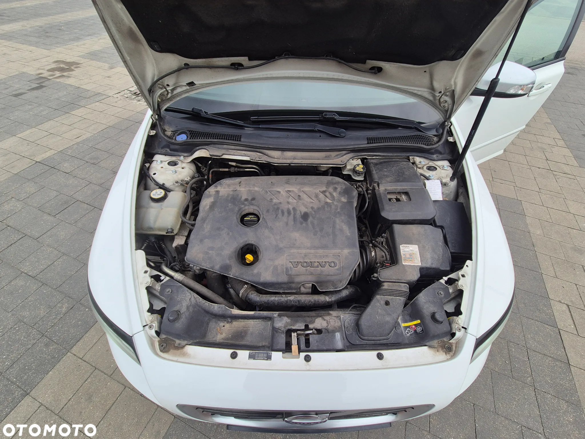 Volvo V50 D2 R-Design - 13