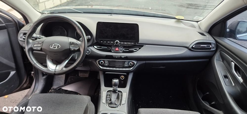 Hyundai i30 1.6 D Comfort DCT - 27