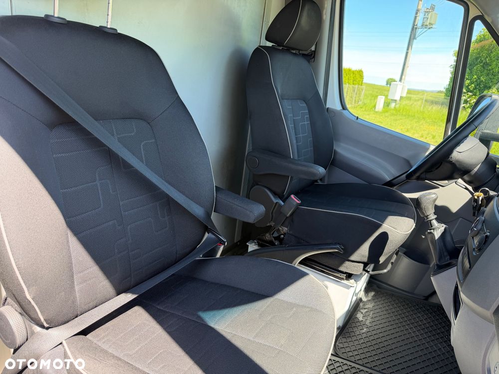 Mercedes-Benz Sprinter - 20