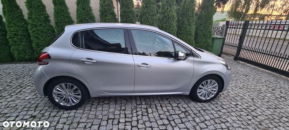Peugeot 208 1.2 PureTech GPF Signature S&S EAT6 - 6