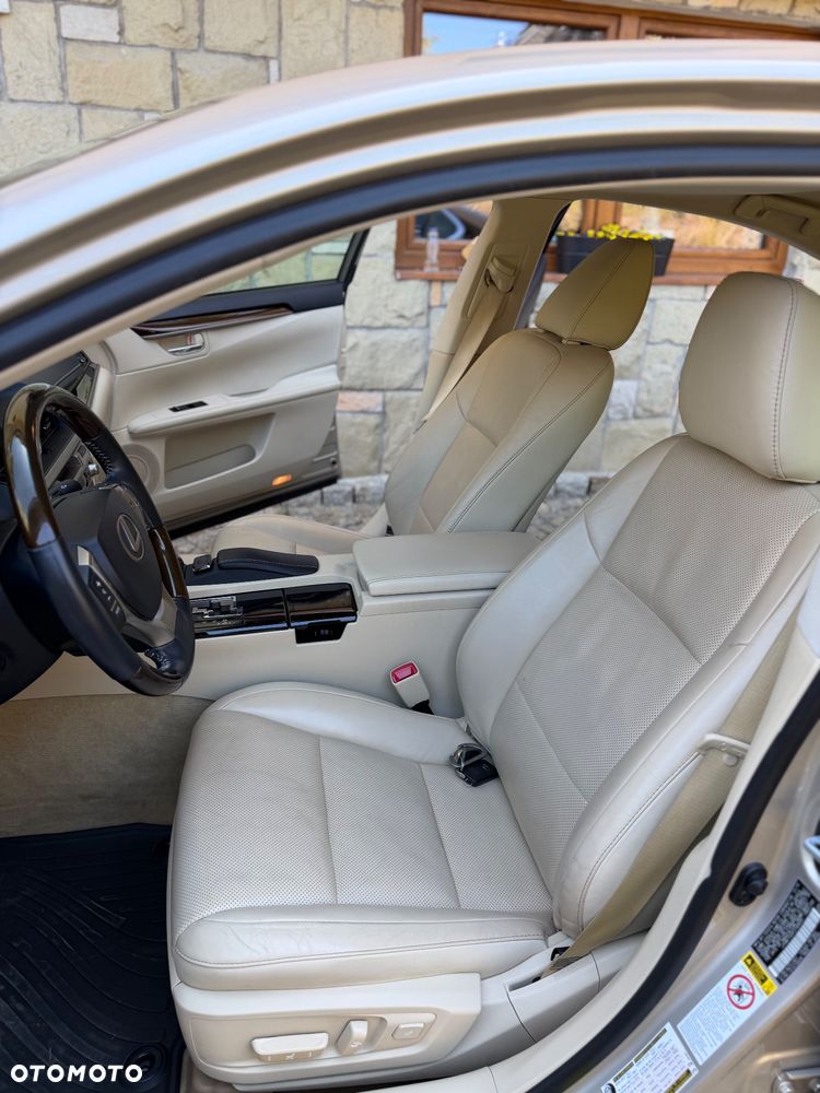 Lexus ES - 7