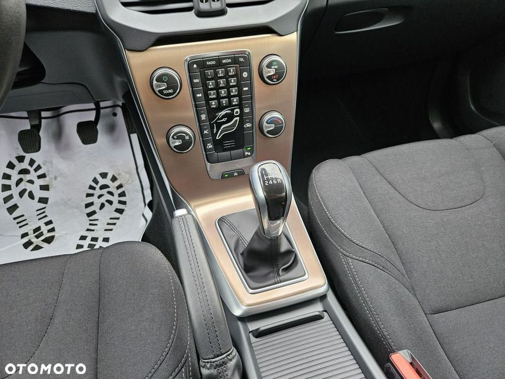 Volvo V40 D2 Drive-E Momentum - 12