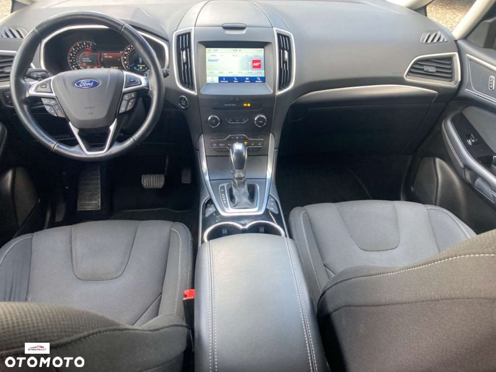 Ford S-Max - 17