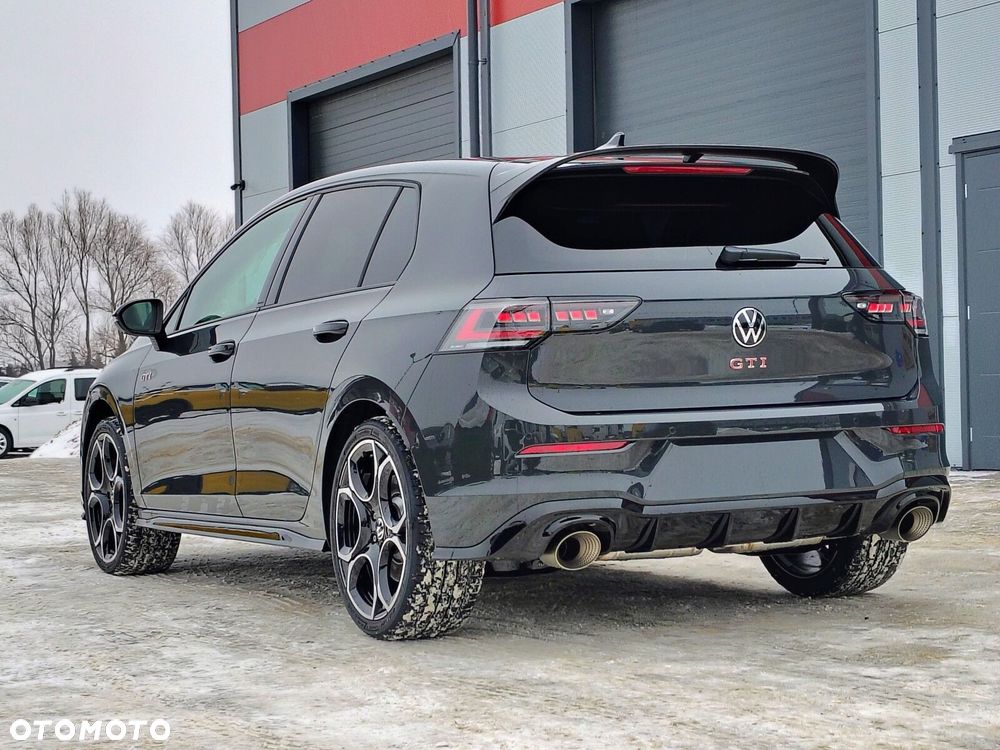 Volkswagen Golf - 6