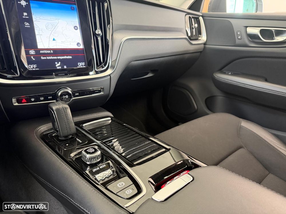 Volvo V60 2.0 T8 AWD TE Momentum Plus - 13