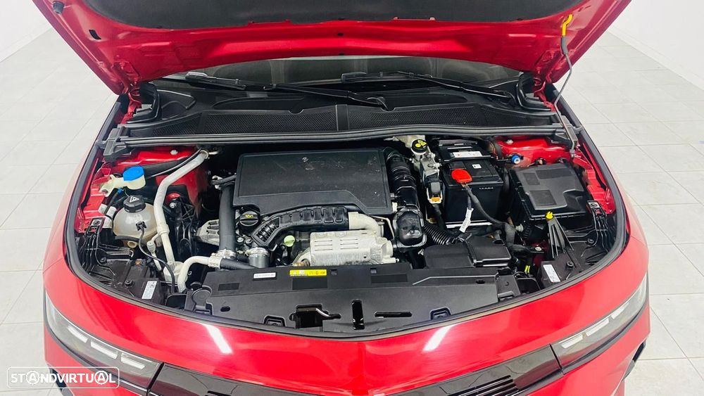 Opel Astra 1.2 T GS - 10