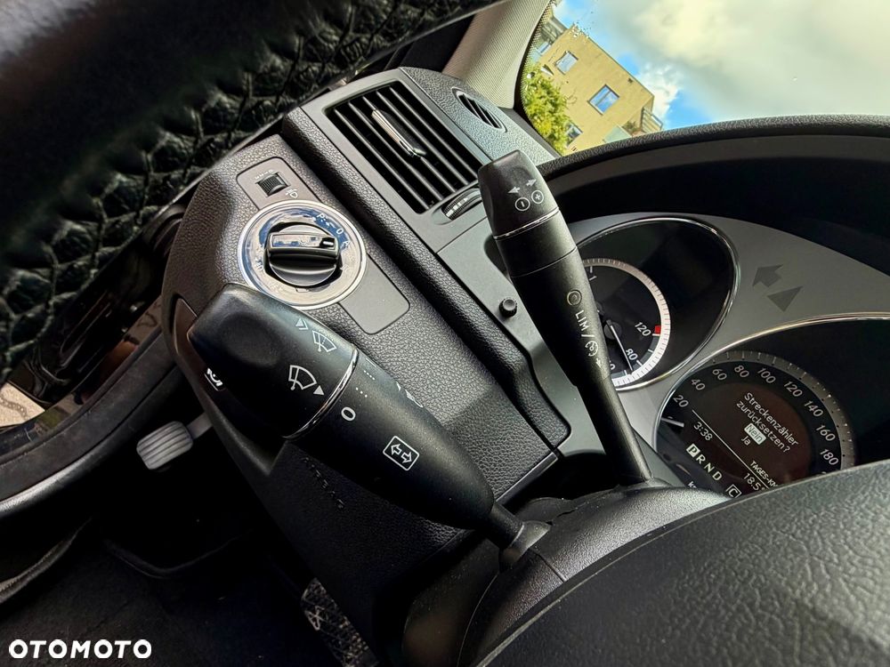 Mercedes-Benz Klasa C 180 BlueEFFICIENCY 7G-TRONIC Avantgarde - 34
