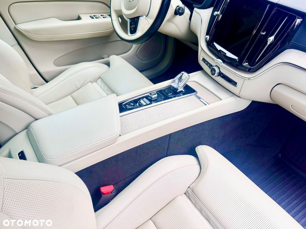 Volvo XC 60 T8 Plug-In Hybrid AWD Inscription - 18