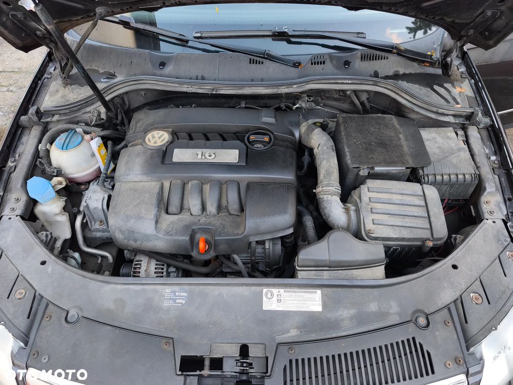 Volkswagen Passat 1.6 Comfortline - 29