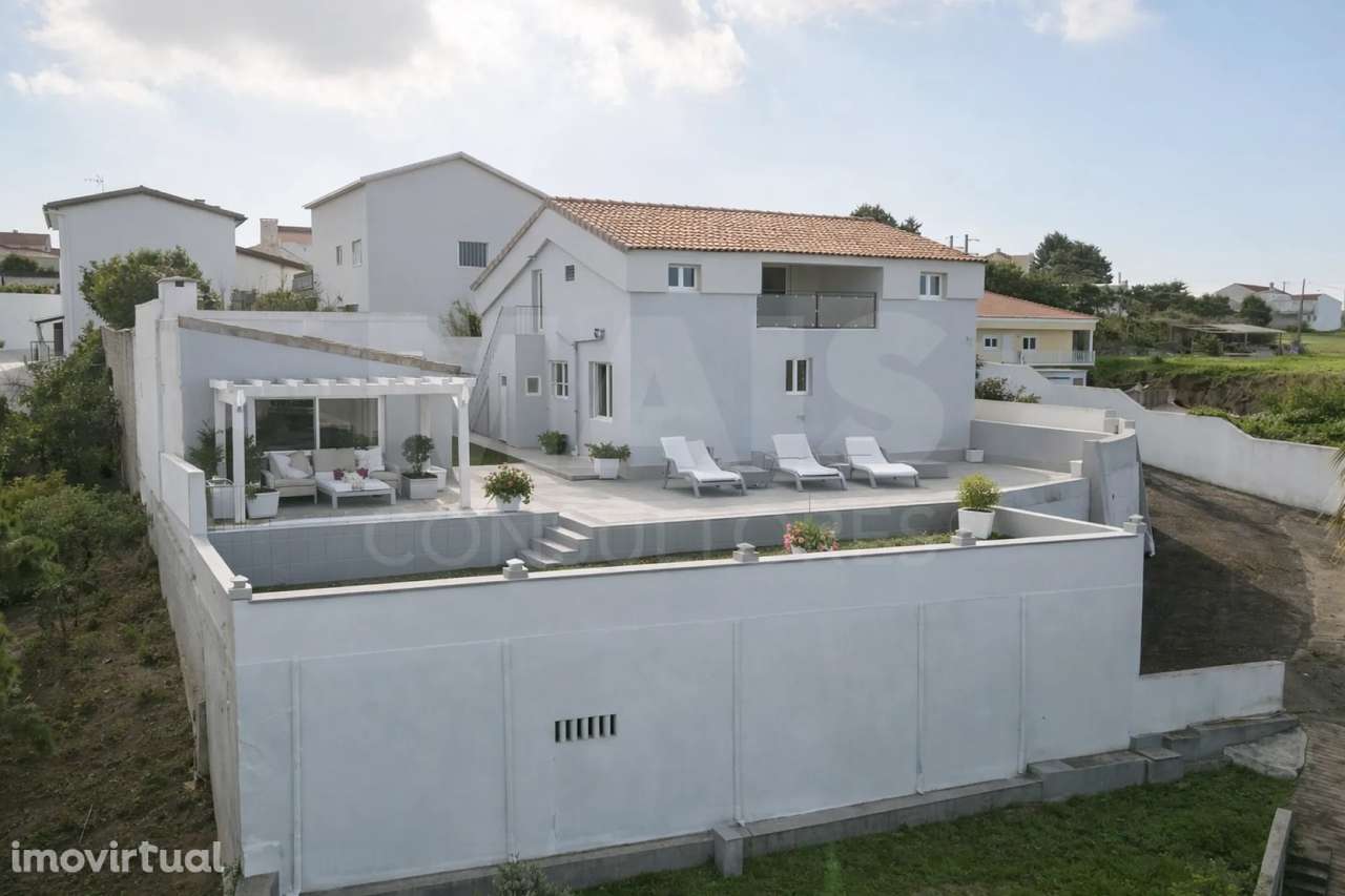 Moradia com duas habitações independentes, terreno e grande potenci... - Grande imagem: 4/49