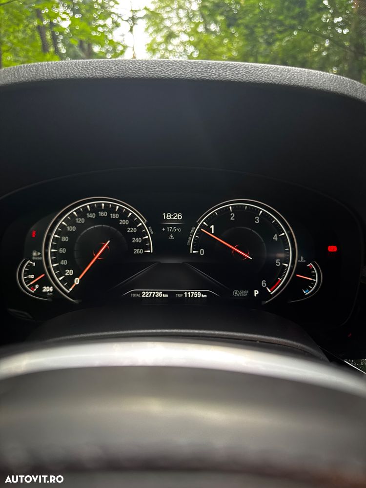 BMW Seria 5 520d xDrive AT - 10