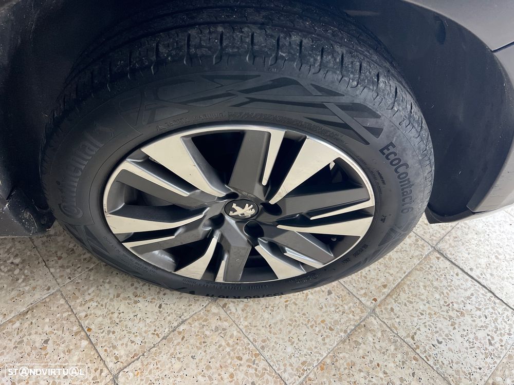 Peugeot 2008 1.2 PureTech Allure - 14