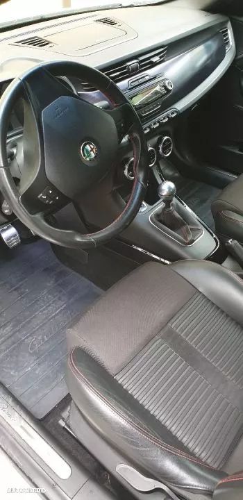 Alfa Romeo Giulietta 1.6 Mjet Distinctive - 11
