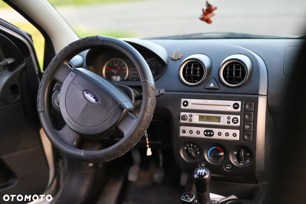 Ford Fiesta 1.3 Ambiente - 17