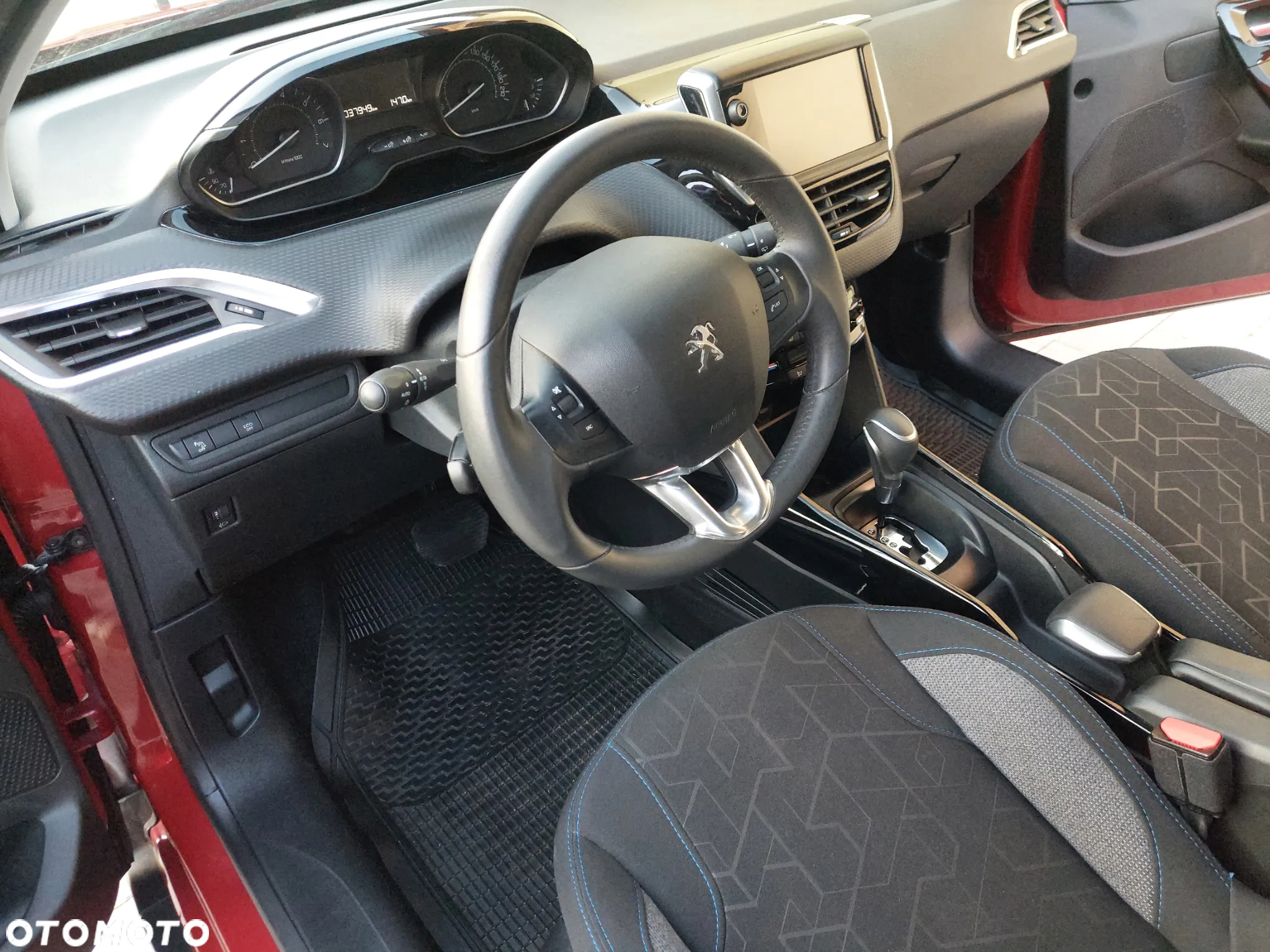 Peugeot 2008 1.2 Pure Tech GPF Signature S&S EAT6 - 11