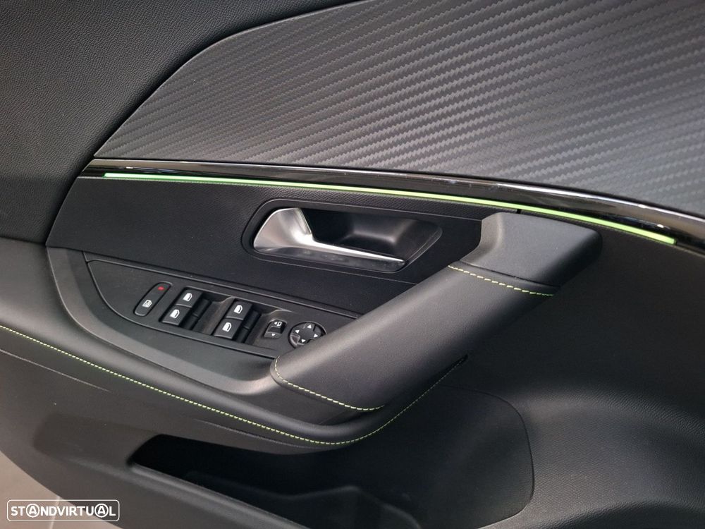 Peugeot 2008 1.2 PureTech GT EAT8 - 24