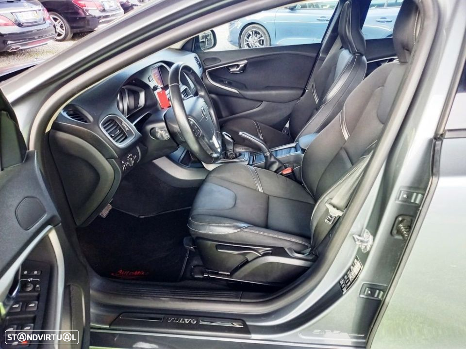 Volvo V40 2.0 D2 Momentum Geartronic - 26
