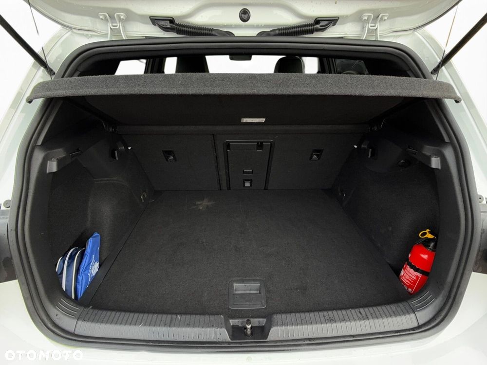 Volkswagen Golf - 38