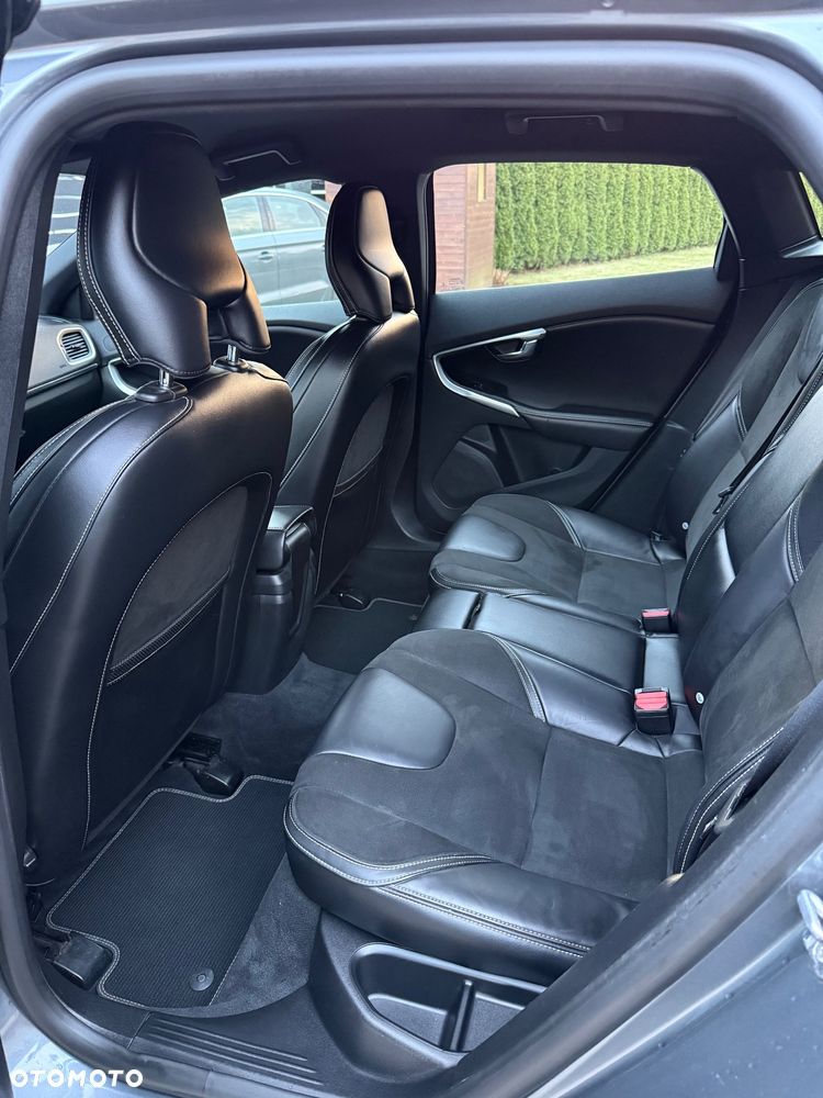 Volvo V40 D3 Geartronic RDesign - 24