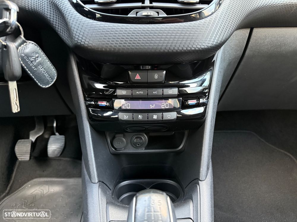 Peugeot 208 1.2 PureTech Allure - 19