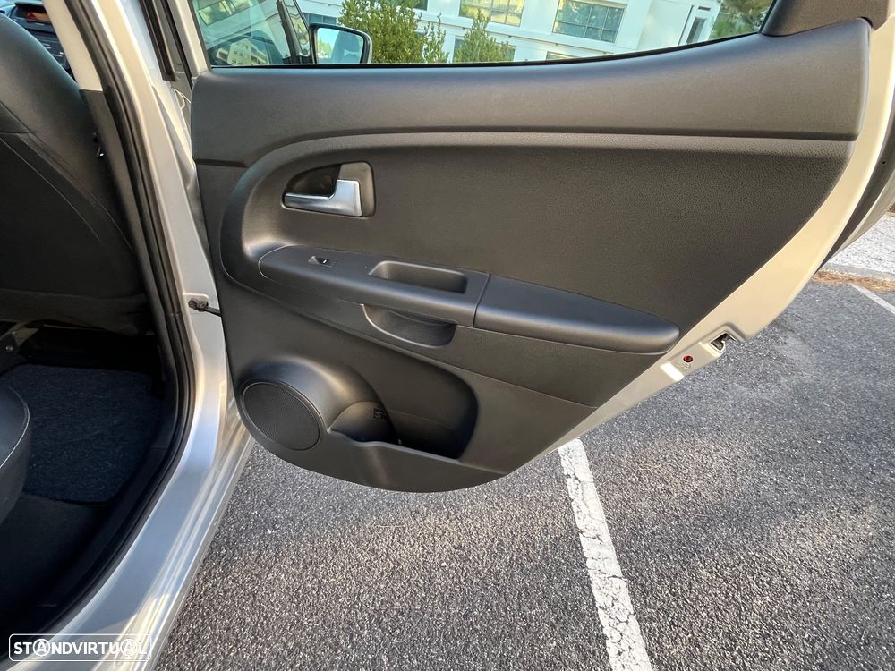 Kia Venga 1.4 CRDi ISG Prime - 30