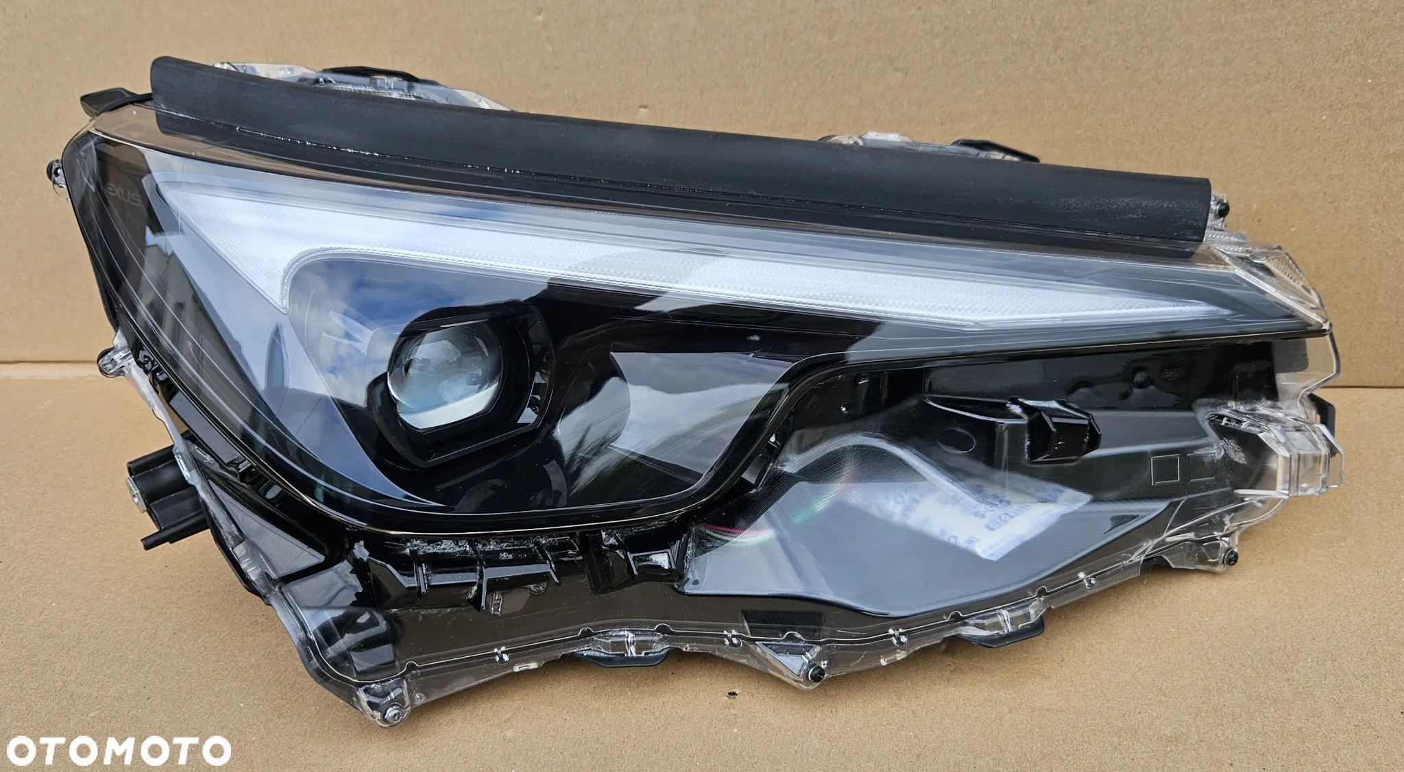 Reflektor prawy lampa przednia LEXUS LBX 2023- ORYGINAŁ! - 2