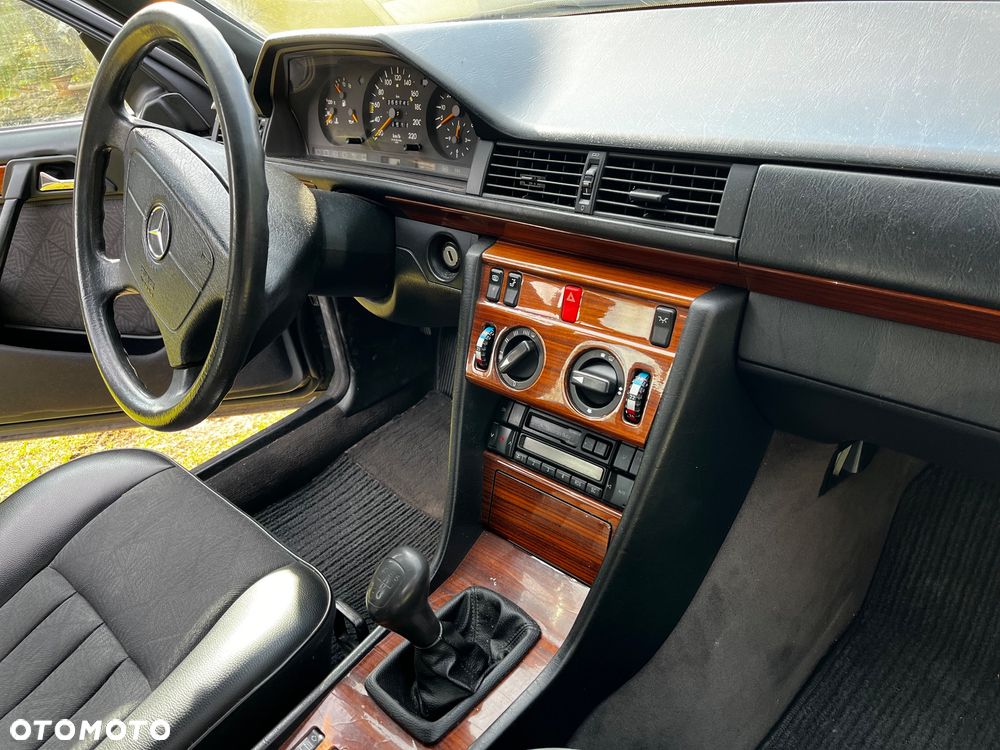 Mercedes-Benz Klasa E 250 T Diesel - 24