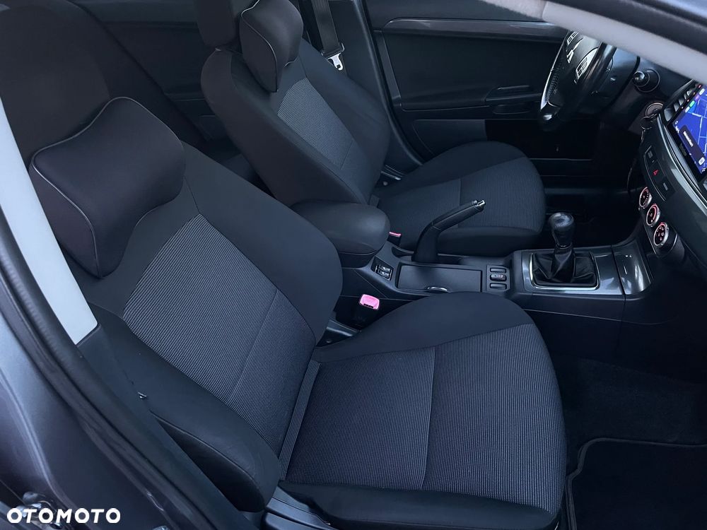 Mitsubishi Lancer 1.8 Intense - 22