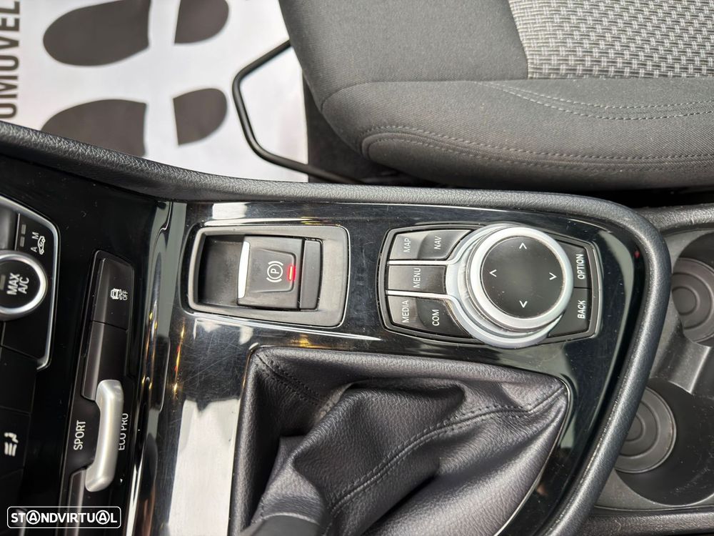 BMW 216 Active Tourer d Line Sport - 32