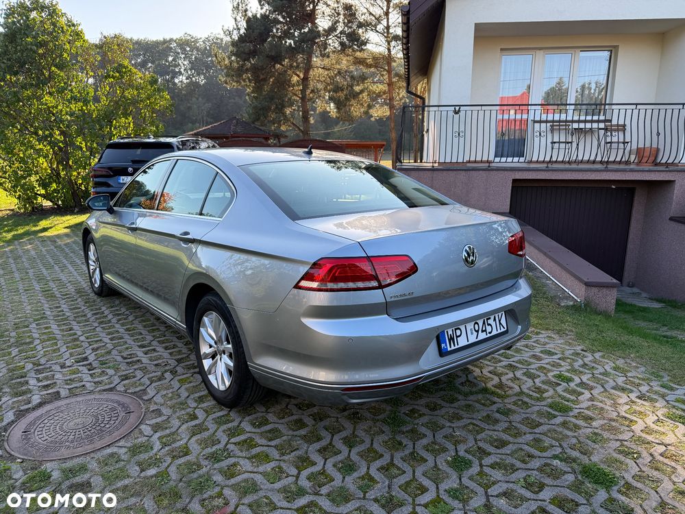 Volkswagen Passat - 4
