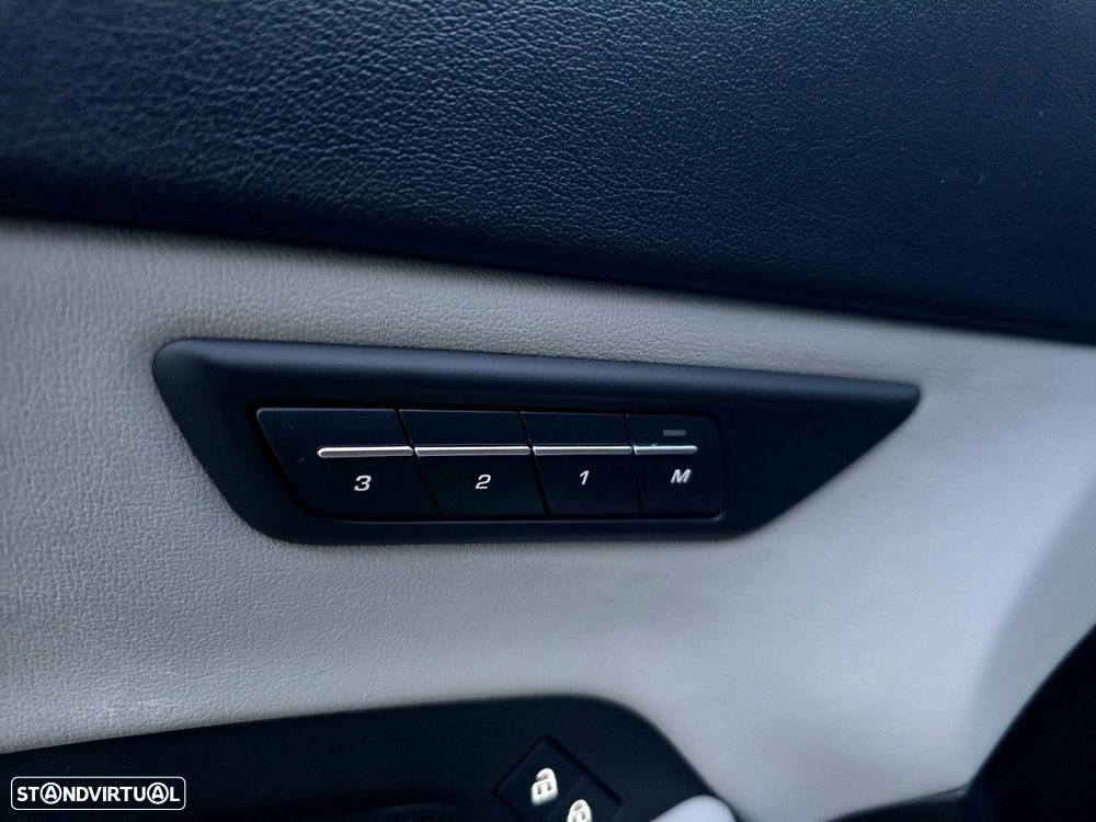 Jaguar E-Pace 1.5 P300e R-Dynamic SE AWD Aut. - 47