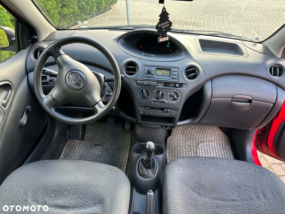 Toyota Yaris 1.0 Base - 13