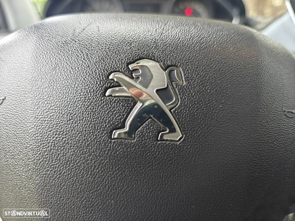 Peugeot 2008 1.2 PureTech Style - 29