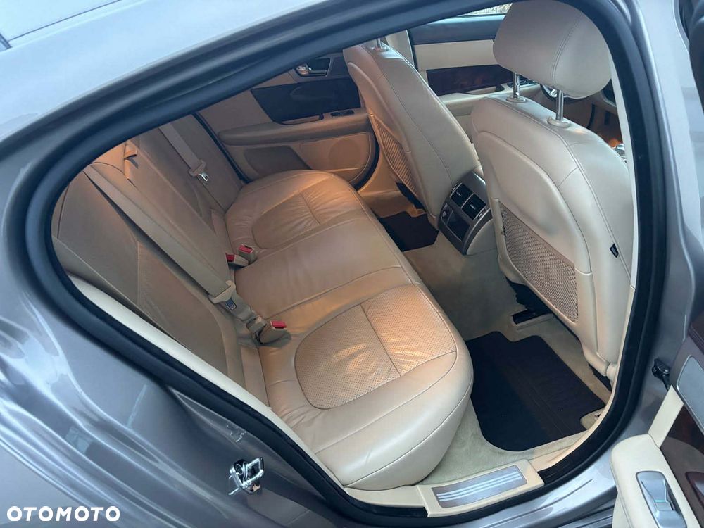 Jaguar XF 3.0 V6 D Premium Luxury - 4
