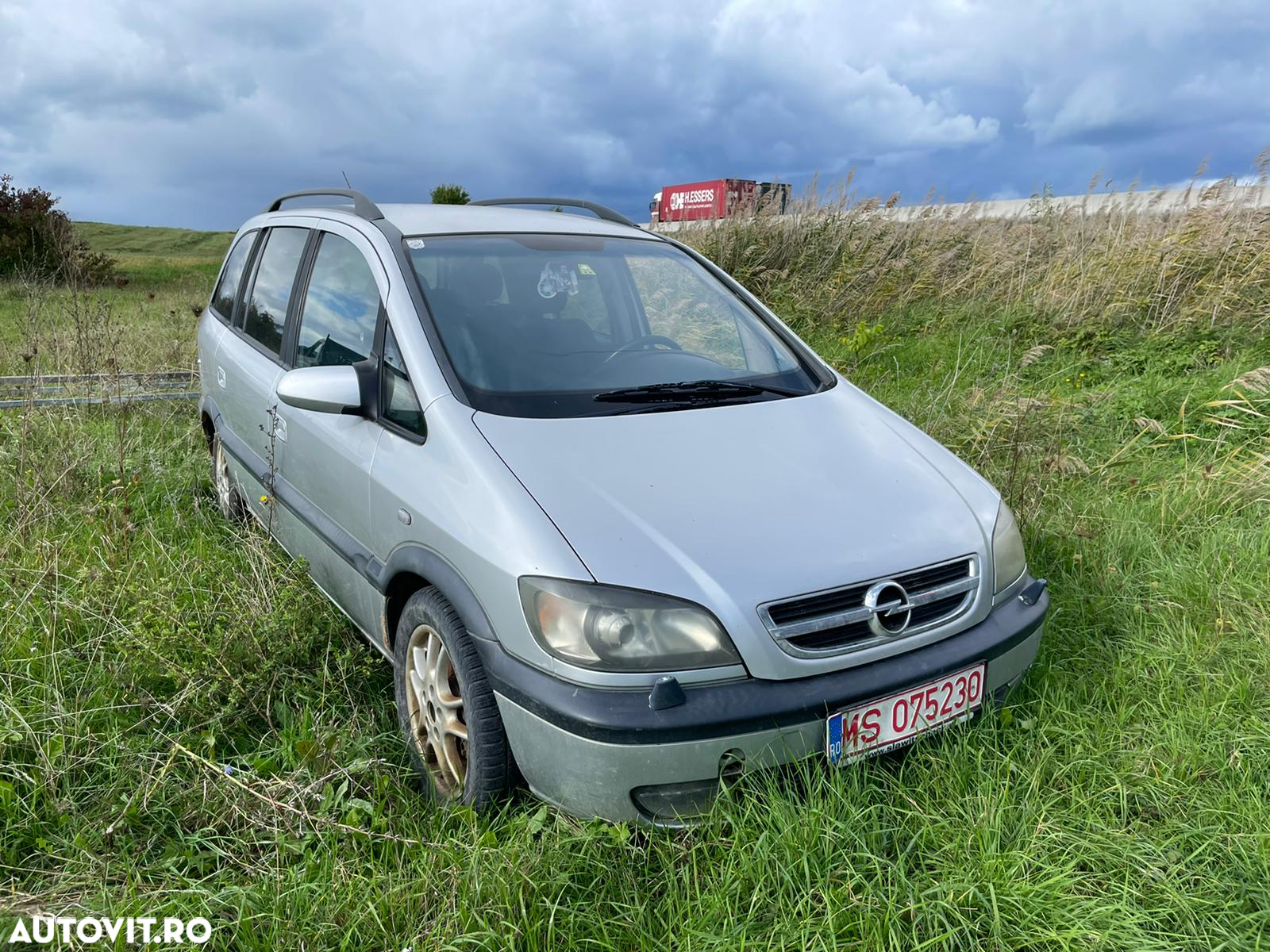 Dezmembrez piese Opel Zafira a - 2