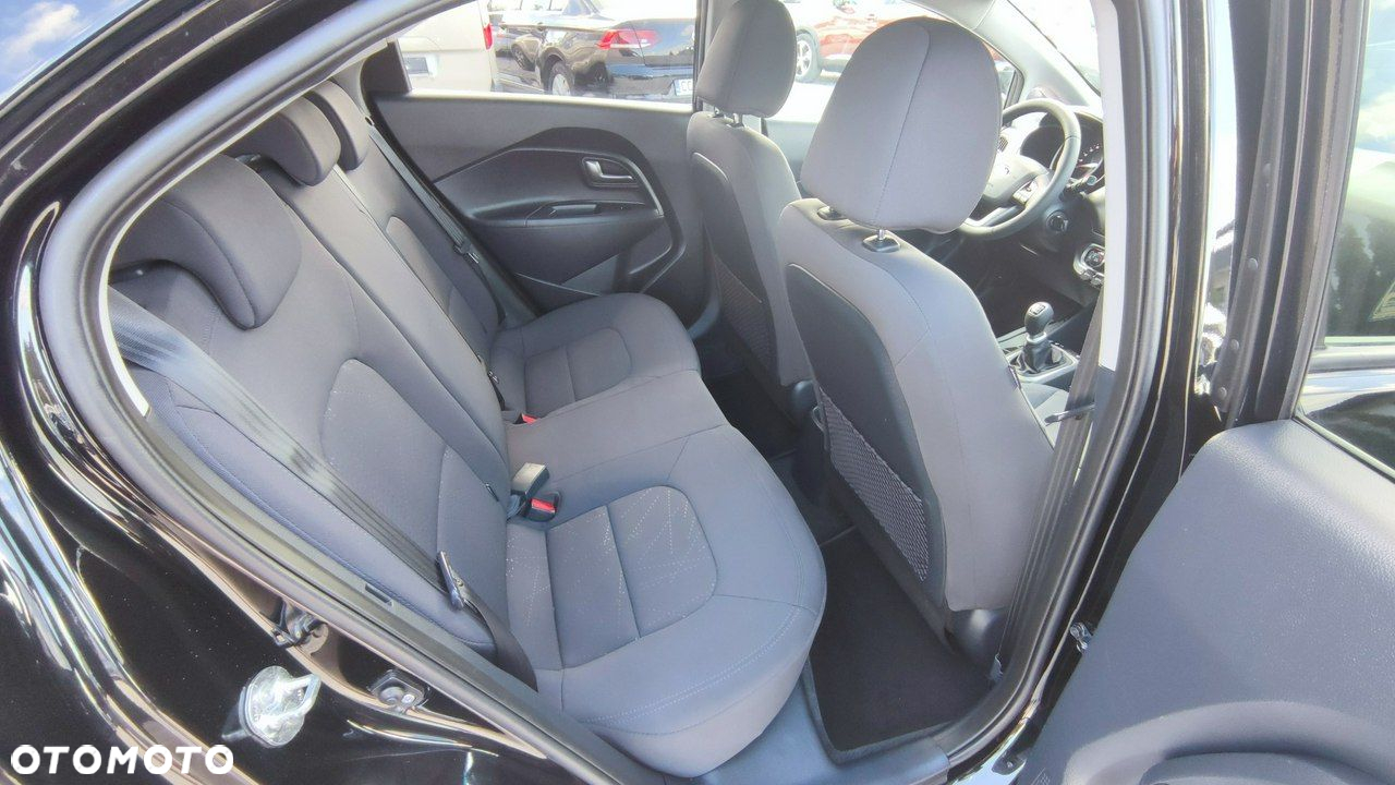 Kia Rio - 23