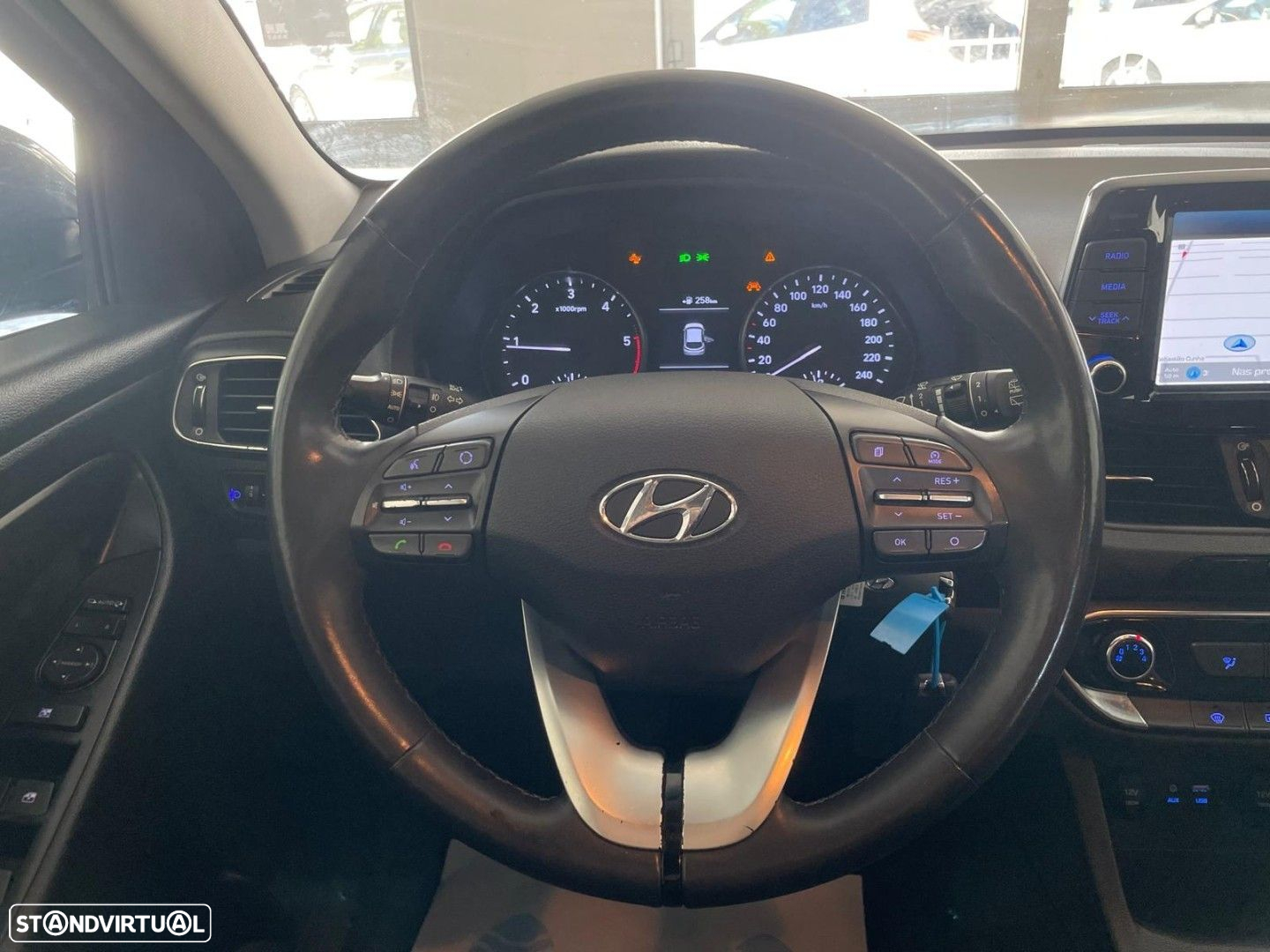 Hyundai i30 SW 1.6 CRDi Comfort+Navi - 13