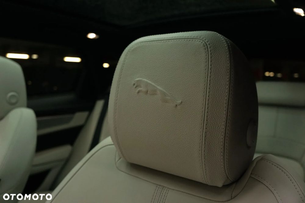 Jaguar F-Pace 2.0 P250 mHEV AWD R-Dynamic Black - 16