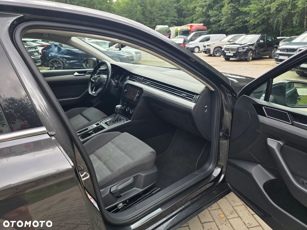 Volkswagen Passat - 16