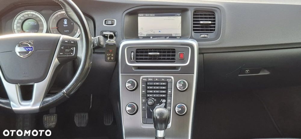 Volvo V60 D4 Momentum - 14