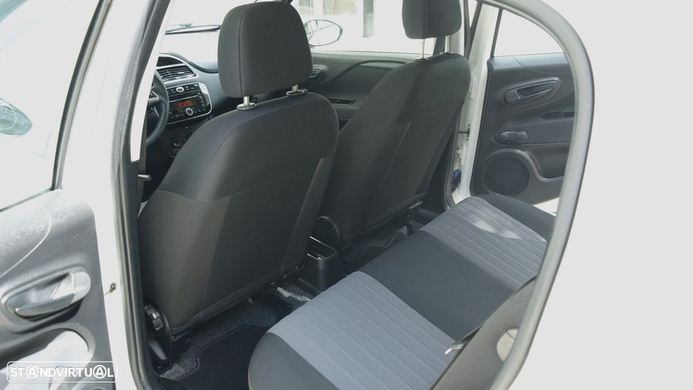 Fiat Punto 1.2 Lounge S&S - 17