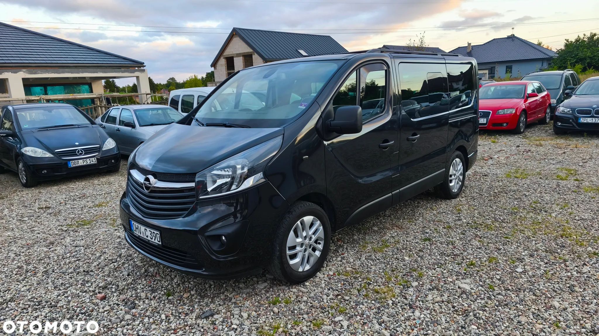 Opel Vivaro - 1