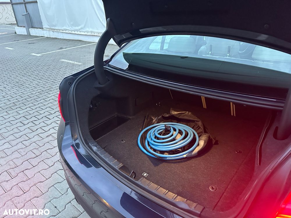 BMW Seria 3 330e iPerformance M Sport - 19