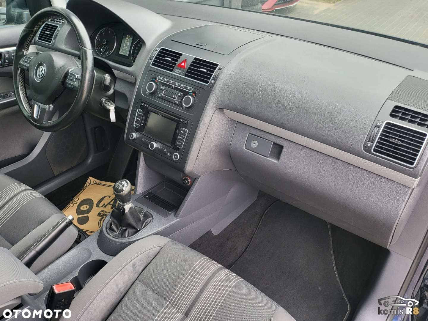 Volkswagen Touran - 12