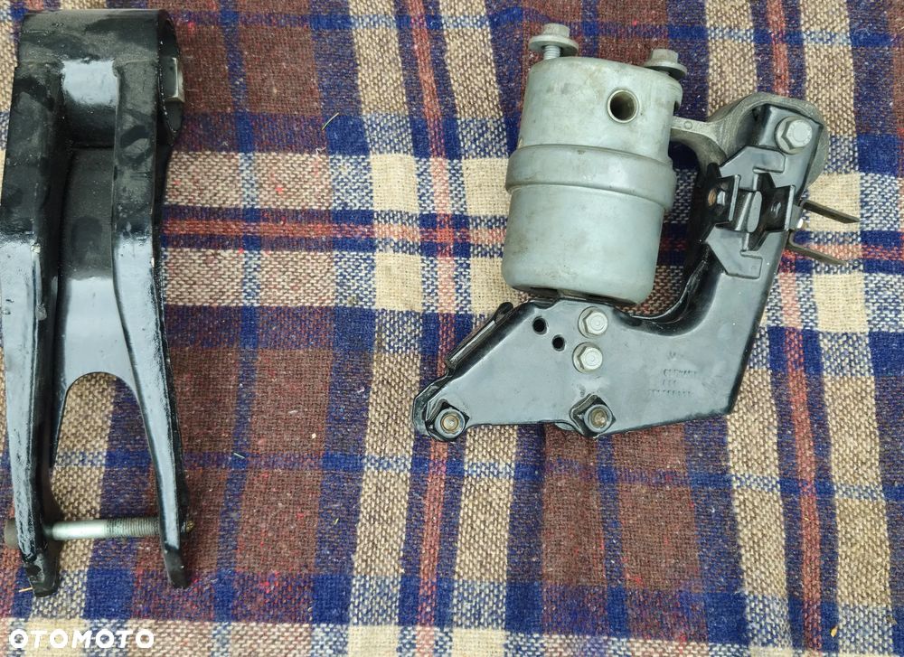 VW T4 Multivan 2002r AXG 151ps łapa poduszka DÓR - 1