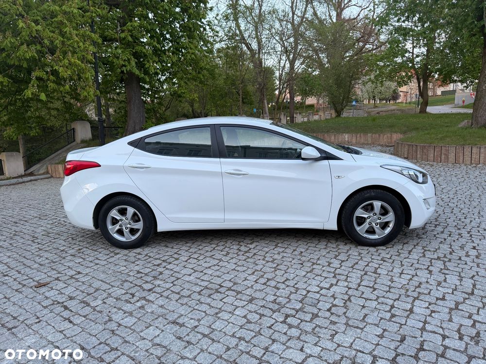 Hyundai Elantra 1.6 Comfort - 22