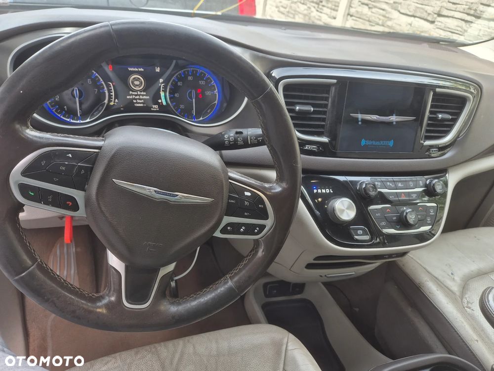 Chrysler Pacifica - 5